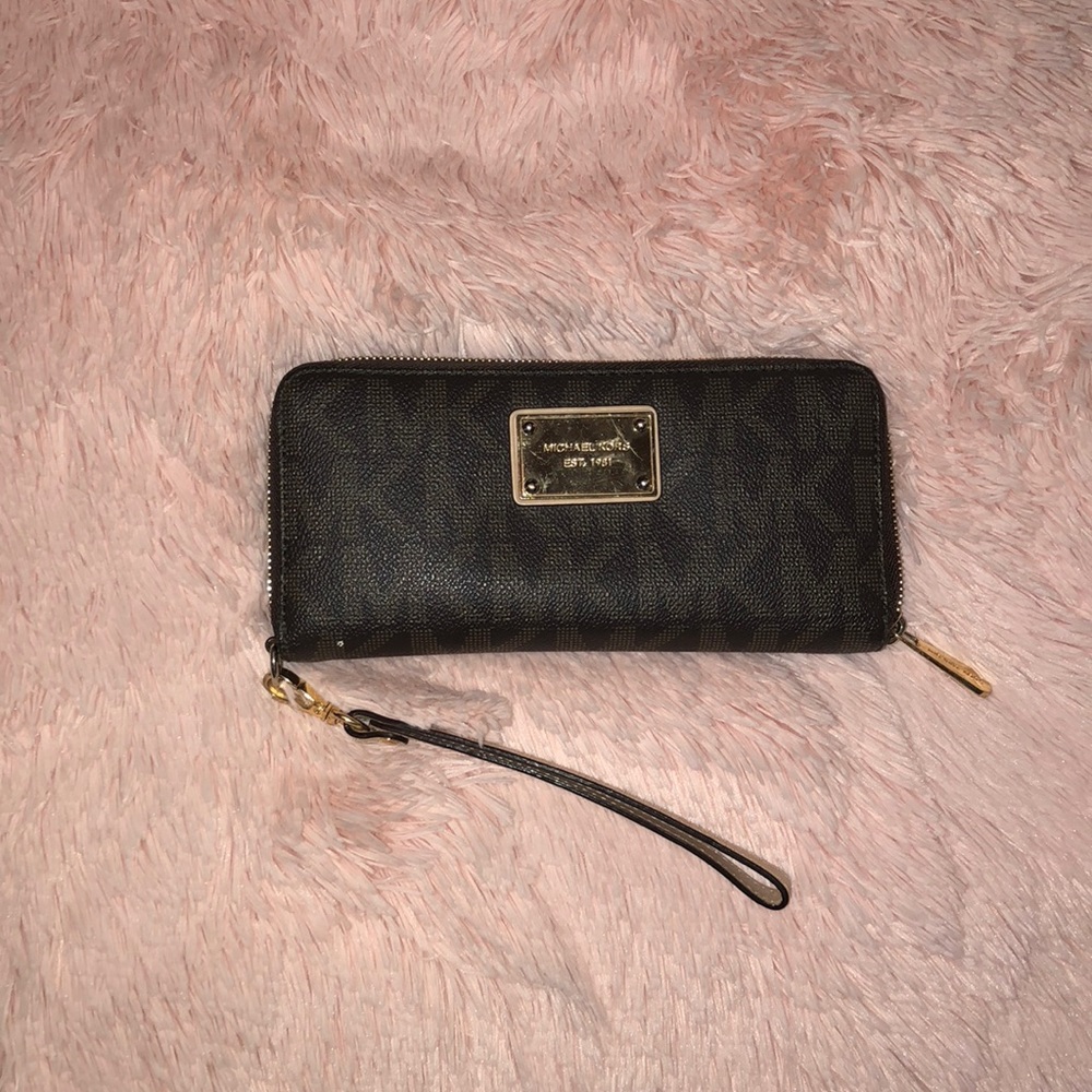 Authentic Michael Kors Wallet (Large)
